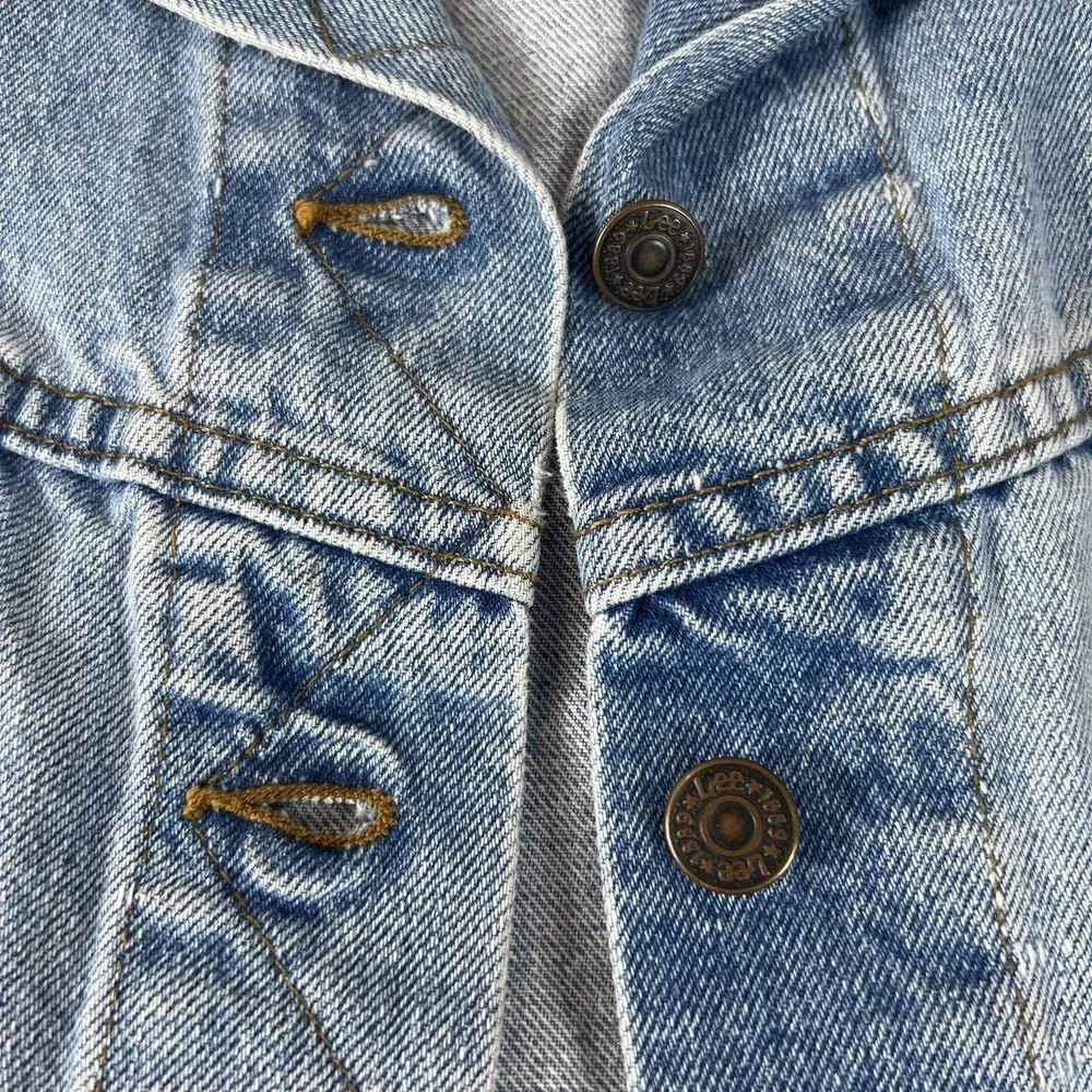 Vintage LEE RIVETED Denim Jacket Vest Woman's Large Trucker Made In USA Collar - Picture 2 of 7
